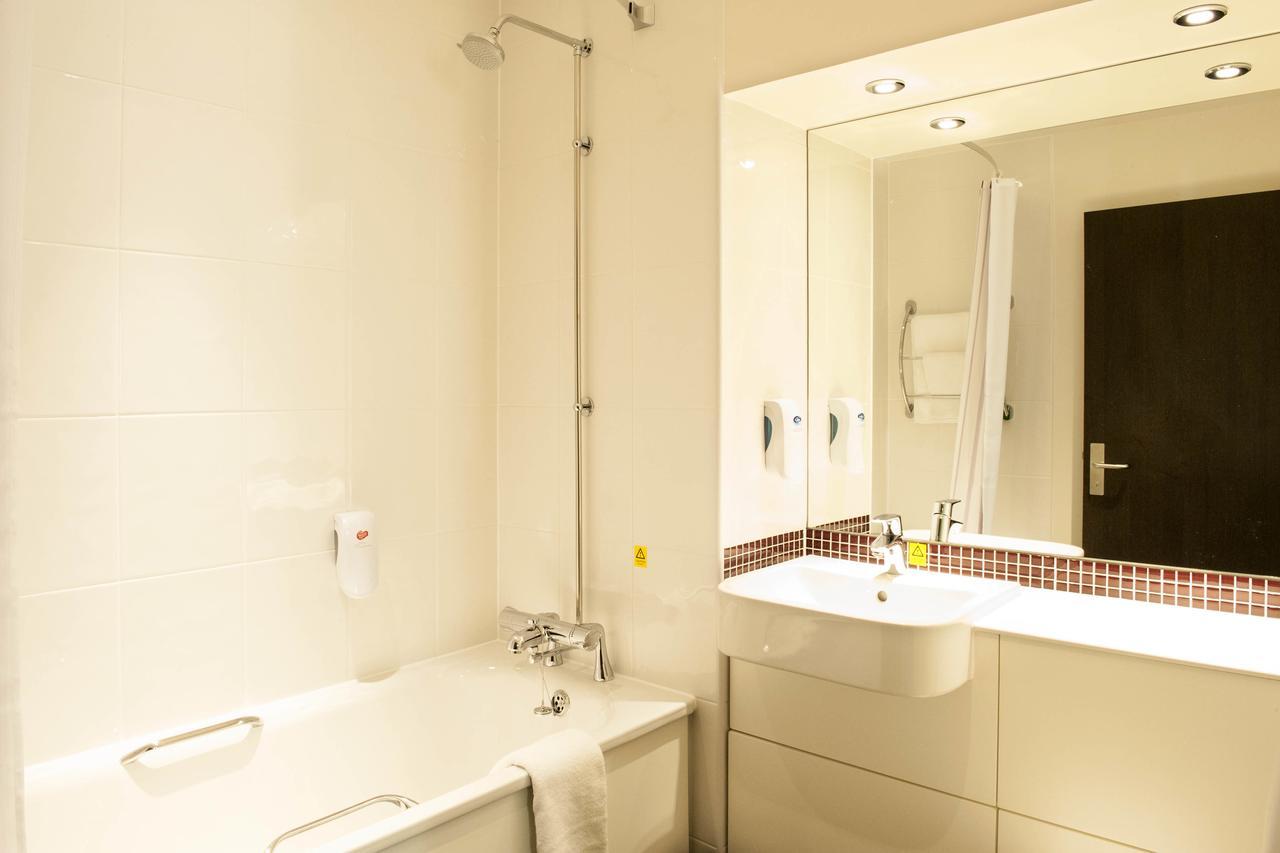 Premier Inn London Tottenham Hale Exterior photo